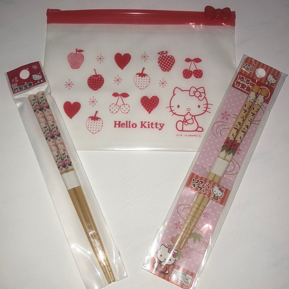 Two pair of Hello Kitty chopsticks 🥢